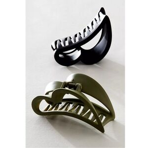 Free People Sparks Claw Heart Shaped Hair Clip in Sage Green NWT